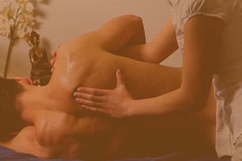 Experimenta un rico sensual masaje erotico en manos de un masajista profe 3343